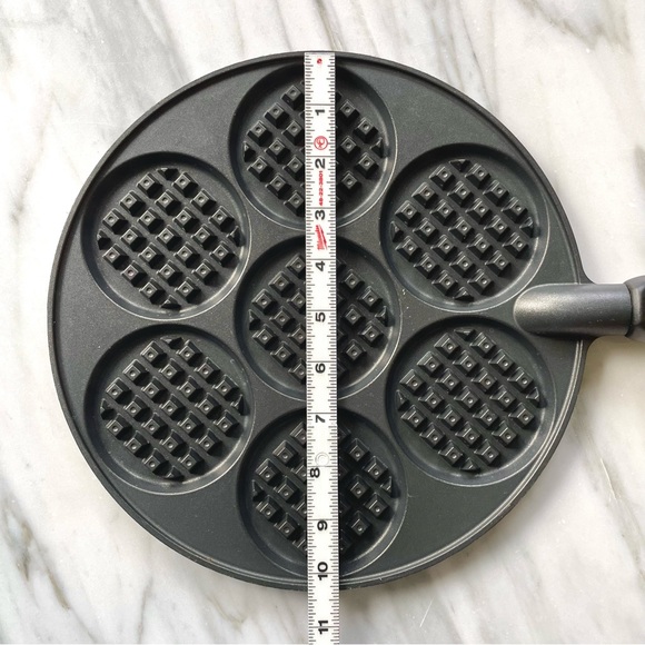 Nordic Ware•Silver Dollar Waffle Griddle w/ Handle•Make 7, 3”Waffles at Once!🧇 - Picture 13 of 15